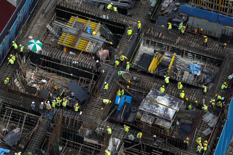 © Reuters. FILE PHOTO:  Workers work at a construction site in central Bangkok