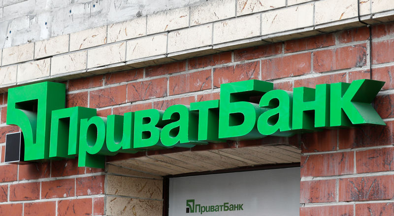 © Reuters. Logo of PrivatBank, the Ukraine's biggest lender, is seen on a bank's branch in Kiev