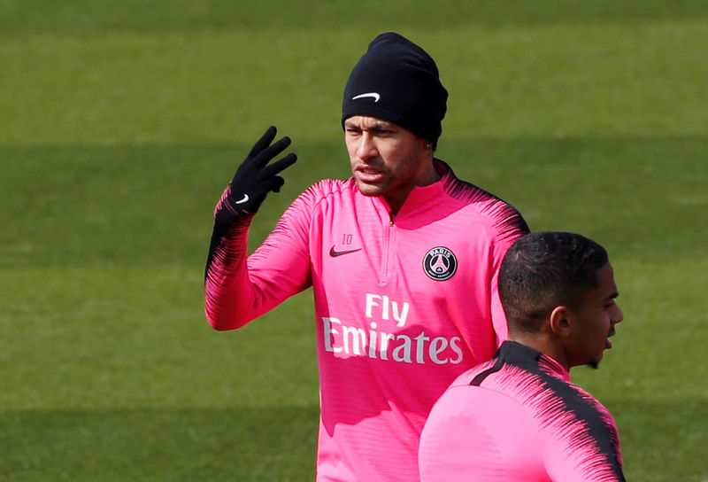 © Reuters. Foto de archivo del delantero del Paris St Germain Neymar durante un entrenamiento