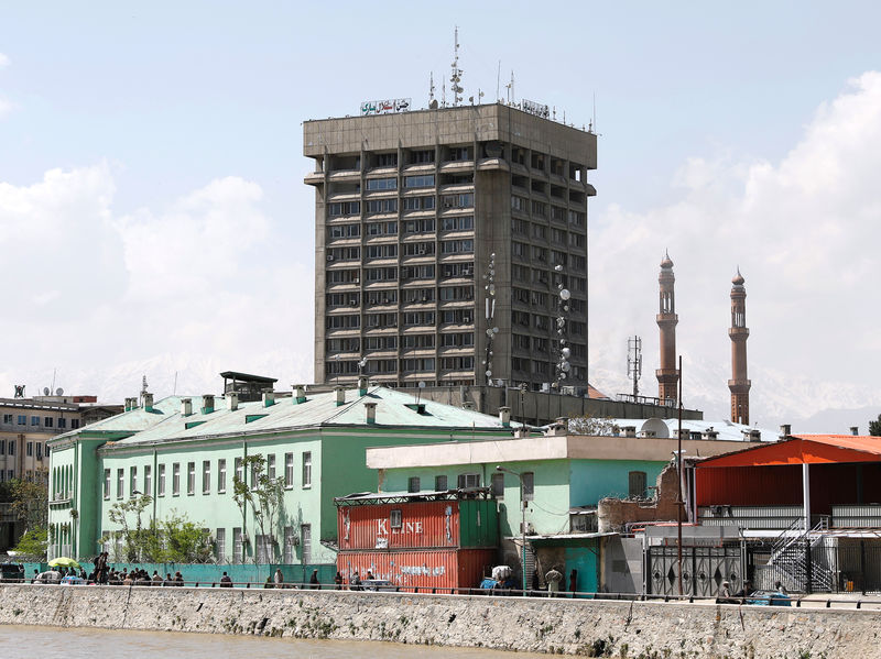 © Reuters. Foto del sábado del Ministerio de Comunicaciones de Kabul que fue atacado por militantes