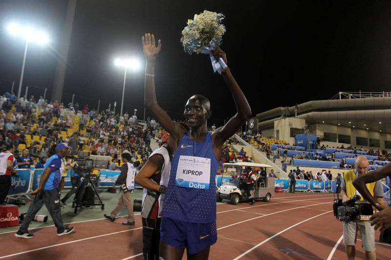 © Reuters. Asbel Kiprop of Kenya celebrates his victory in the men's 1500m event at the IAAF Diamond League athletics meet, in Doha