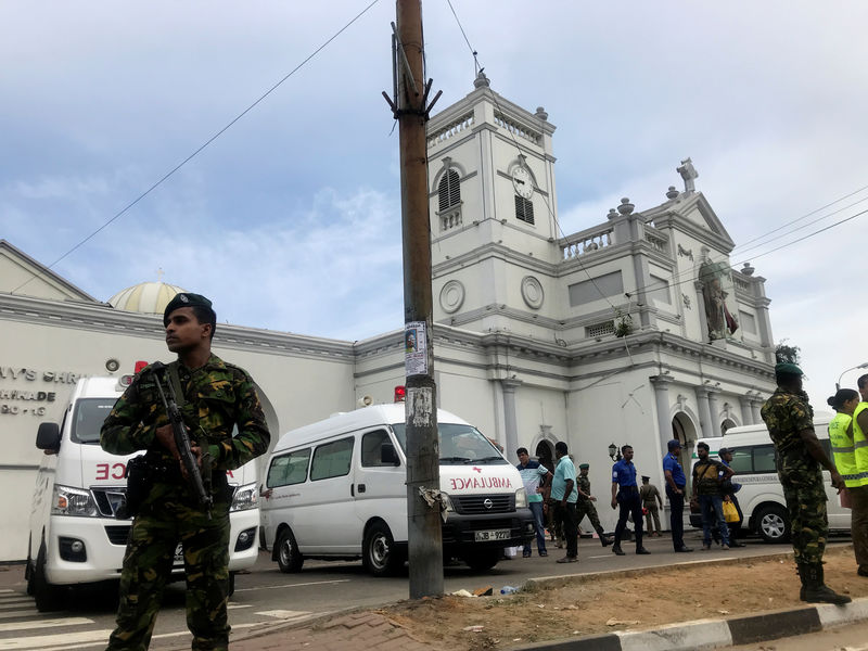 © Reuters. مصادر سياسية: تفجيرات تصيب كنيستين وفندقين بسريلانكا