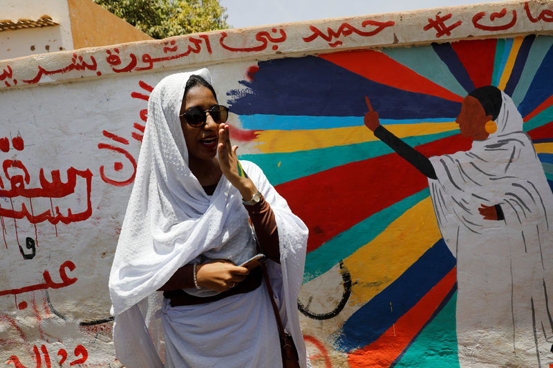 © Reuters. السعودية والإمارات تدعمان الشعب السوداني بثلاثة مليارات دولار