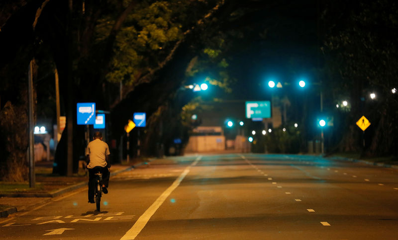© Reuters. سريلانكا تفرض حظر التجول ليلا في العاصمة كولومبو
