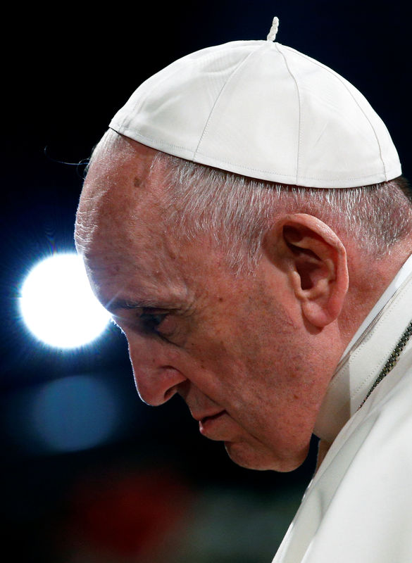 © Reuters. البابا: هجمات سريلانكا أعمال إرهابية لا يمكن تبريرها