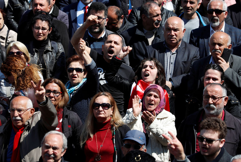 © Reuters. تركيا تعتقل 9 أشخاص بعد هجوم على زعيم المعارضة الرئيسي