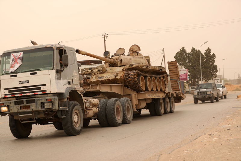 © Reuters. قوات شرق ليبيا تخطط لتكثيف هجوم طرابلس