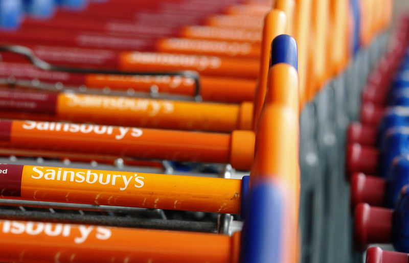 © Reuters. FILE PHOTO - Shopping trolleys are lined up in front of a Sainsury's supermarket  in London