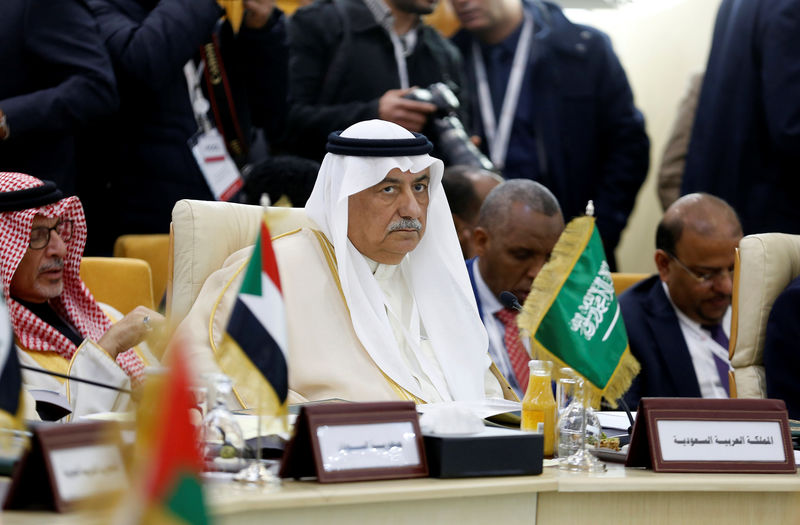 © Reuters. FILE PHOTO - Saudi Arabia's Foreign Minister Ibrahim al-Assaf attends a preparatory meeting between Arab foreign ministers ahead of the Arab summit in Tunis