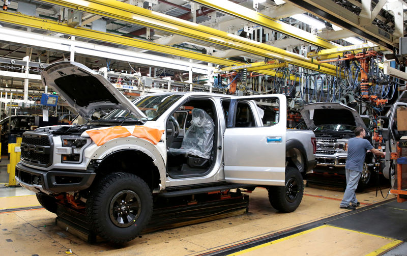 © Reuters. FILE PHOTO: A Ford 2018 F150 pick-up truck moves down the assembly line at Ford's Dearborn Truck Plant during the 100-year celebration of the Ford River Rouge Complex in Dearborn