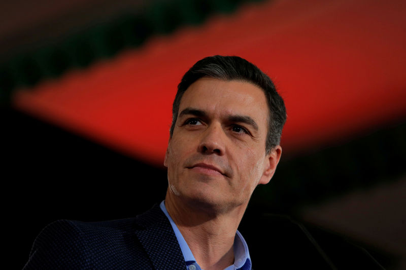 © Reuters. FOTO DE ARCHIVO: Pedro Sánchez, presidente del gobierno y candidato del PSOE, en Dos Hermanas