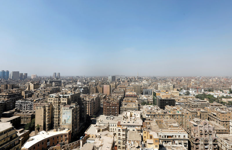 © Reuters. A general view of banks, hotels, office and residential buildings in the center of Cairo