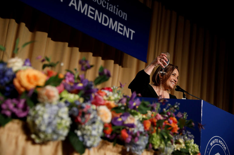 © Reuters. FILE PHOTO: White House Correspondents' Association President Talev speaks at the White House Correspondents' Association dinner in Washington