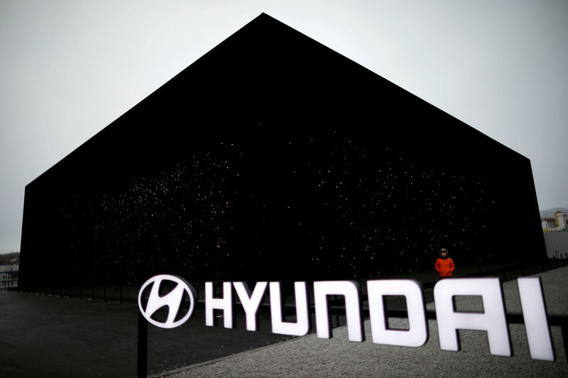 © Reuters. FILE PHOTO: A Hyundai Motor's booth is seen near the Pyeongchang Olympic Plaza in Pyeongchang