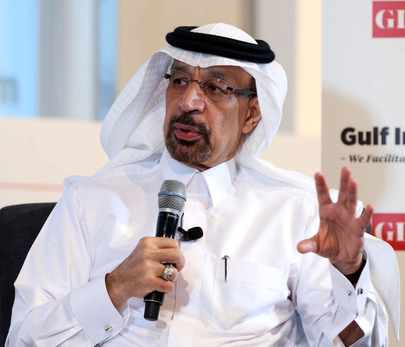 © Reuters. Saudi Energy Minister Khalid al-Falih speaks during the Gulf Intelligence Saudi Arabia Energy Forum in Riyadh