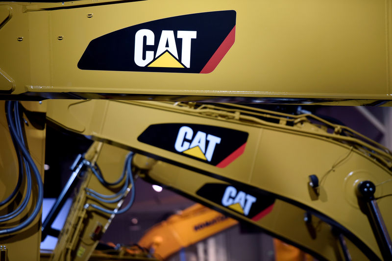 © Reuters. FILE PHOTO: A row of excavators are seen at the Caterpillar booth at the CONEXPO-CON/AGG convention at the Las Vegas Convention Center in Las Vegas