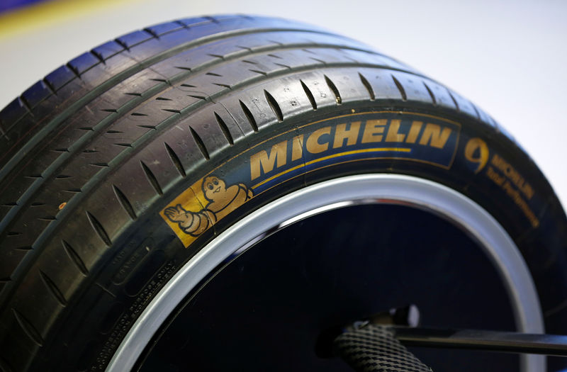 © Reuters. The logo of French tyre maker Michelin is seen on a tyre of a Formula E racing car