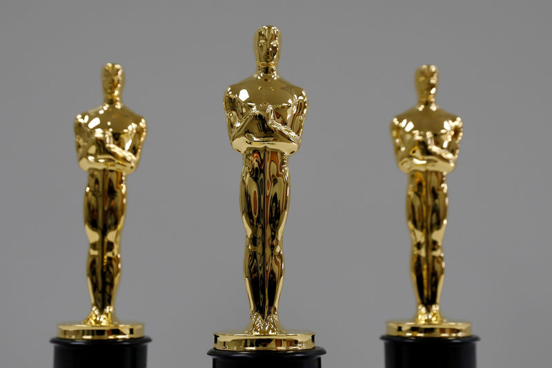 © Reuters. Foto de archivo de varias estatuillas de los premios Oscar en la fundición Polich Tallix en Walden, Nueva York.