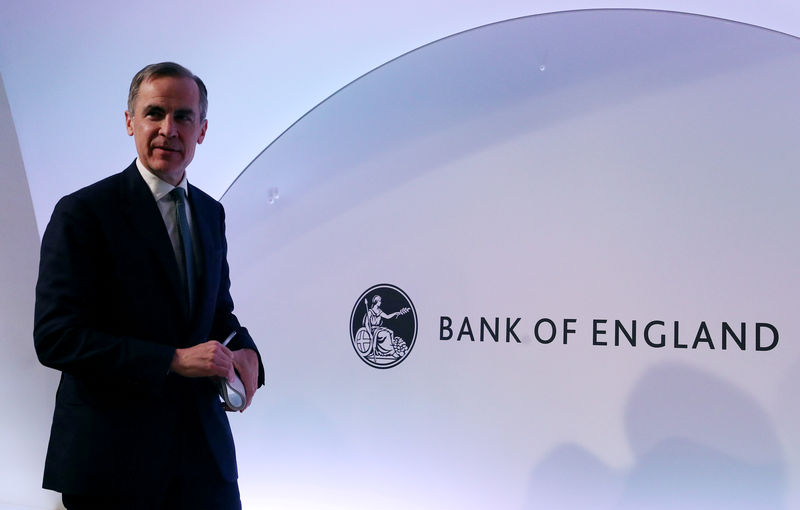 © Reuters. FILE PHOTO: The Governor of the Bank of England, Mark Carney leaves after a news conference at the Bank of England in London