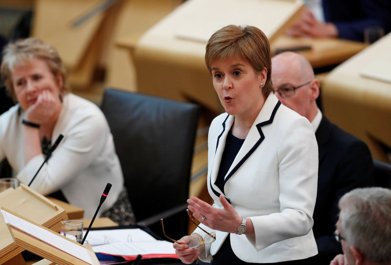 © Reuters. Sturgeon anuncia que Escocia preparará un segundo referéndum de independencia
