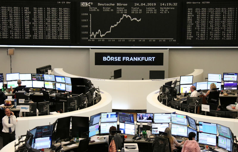 © Reuters. The German share price index DAX graph at the stock exchange in Frankfurt