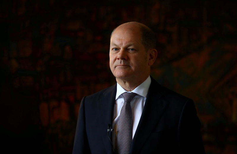 © Reuters. FILE PHOTO: German Finance Minister Olaf Scholz attends a Reuters interview in Berlin