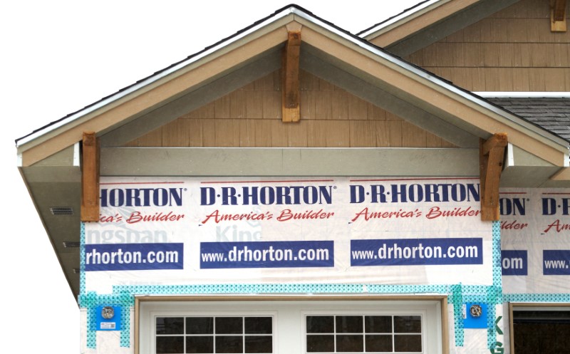 © Reuters. FILE PHOTO: A house built by the D.R. Horton company is seen for sale in Arvada
