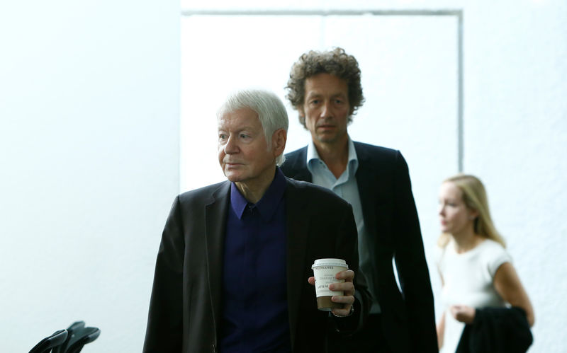 © Reuters. Family Schlecker arrives for trial at court in Stuttgart