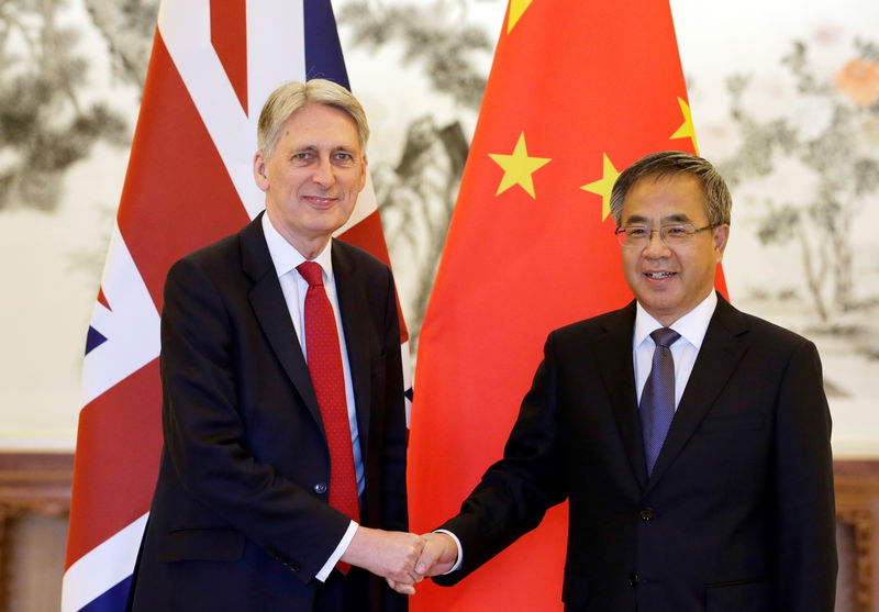 © Reuters. Britain's Chancellor of the Exchequer Philip Hammond meets Chinese Vice Premier Hu Chunhua in Beijing