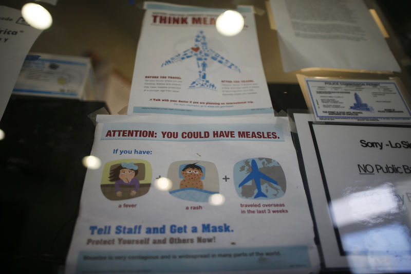 © Reuters. Measles poster is seen at Venice Family Clinic in Los Angeles