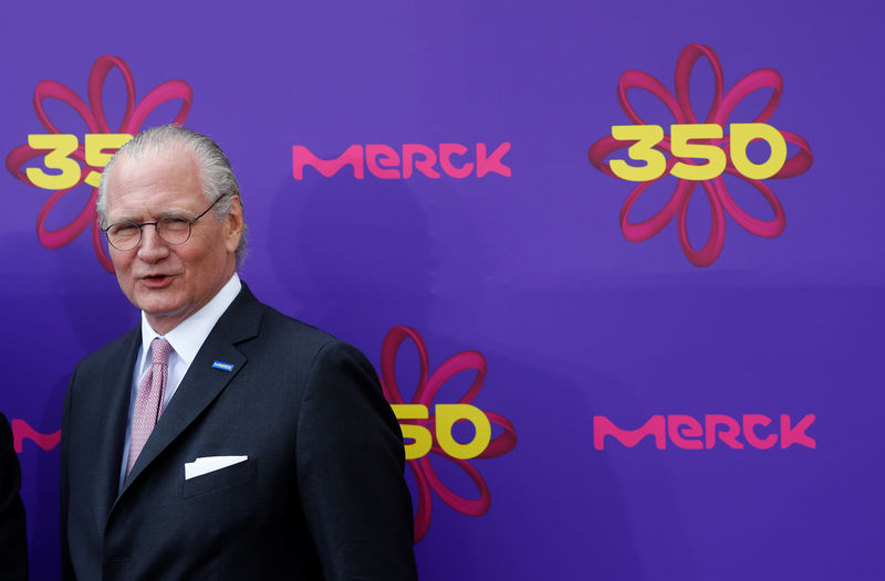 © Reuters. Merck CEO Stefan Oschmann awaits Chancellor Angela Merkel during the celebrations of the 350th anniversary of German pharmaceuticals company Merck, in Darmstadt