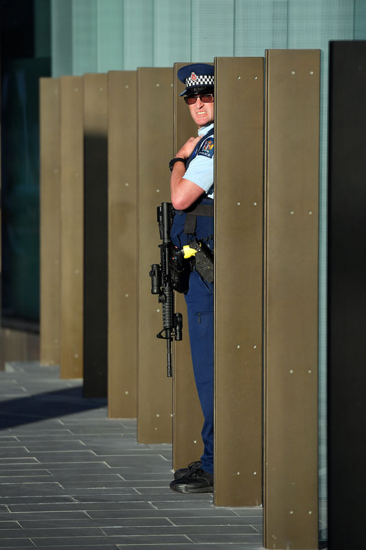 © Reuters. لص يسرق 11 قطعة سلاح من مركز للشرطة في نيوزيلندا