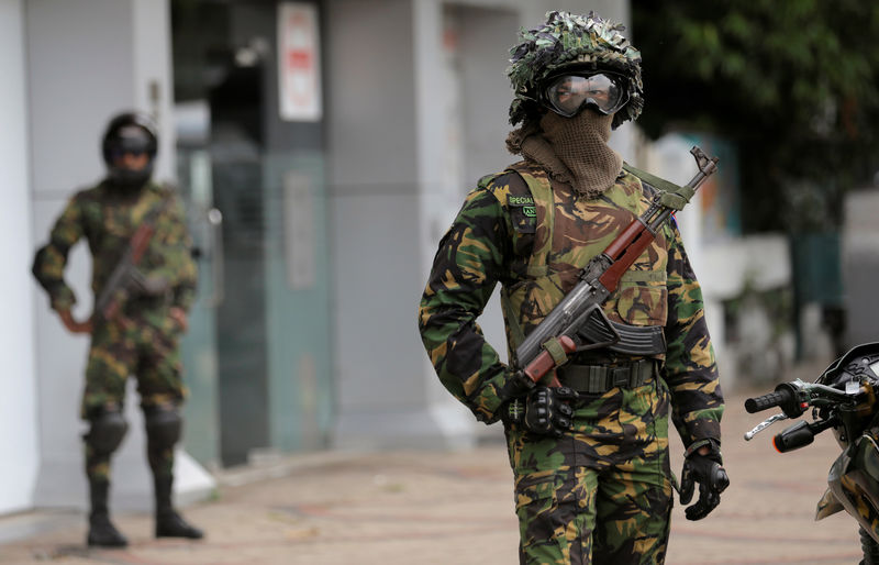 © Reuters. Soldados das forças especiais de segurança do Sri Lanka em Colombo