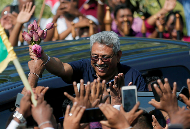 © Reuters. حصري-وزير دفاع سابق في سريلانكا يعتزم الترشح للرئاسة ومواجهة التشدد الإسلامي
