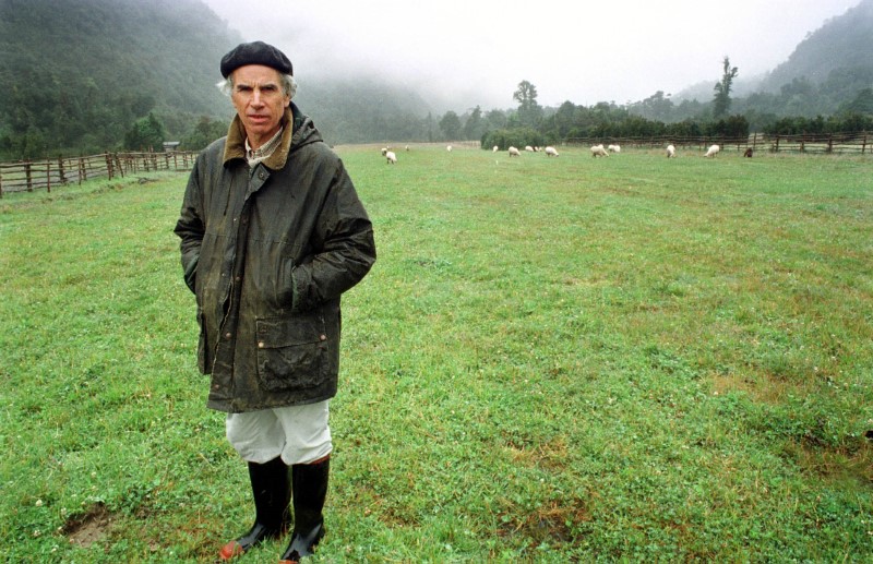 © Reuters. Imagen de archivo. El fallecido empresario y conservacionista Douglas Tompkins, en una imagen de archivo durante una entrevista con prensa local en la región de Palena en Chile.