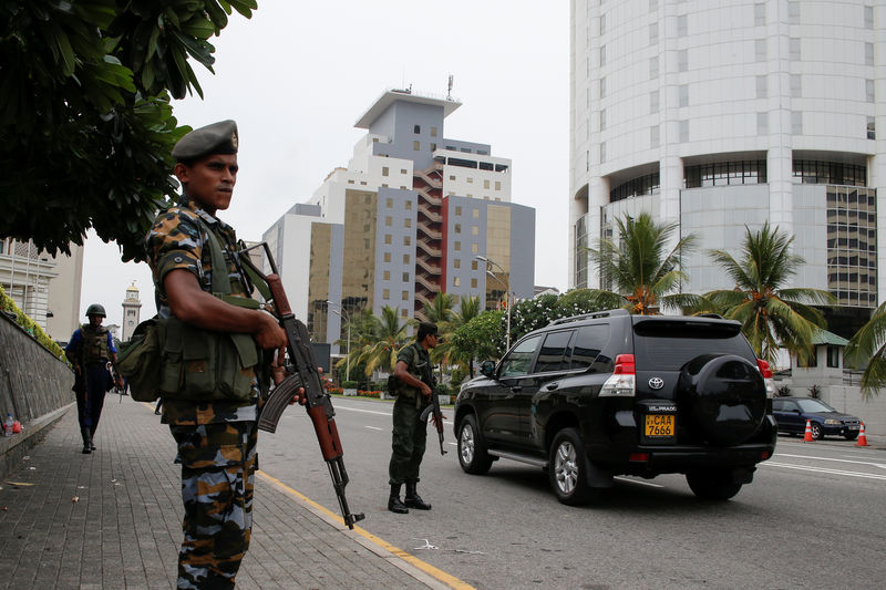 © Reuters. مقتل 15 في إطلاق نار في سريلانكا وأمريكا تطالب مواطنيها بالمغادرة