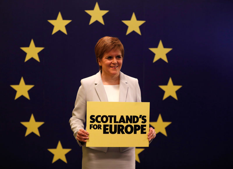 © Reuters. استطلاع: ارتفاع نسبة الاسكتلنديين المؤيدين للاستقلال إلى 49 بالمئة