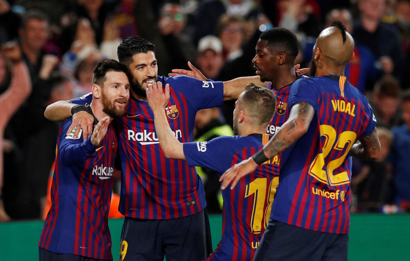 © Reuters. برشلونة يحرز لقب الدوري الإسباني بفوز على ليفانتي