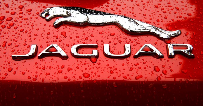 © Reuters. The logo of British manufacturer Jaguar is seen on a Jaguar F-Pace SUV car in Zurich