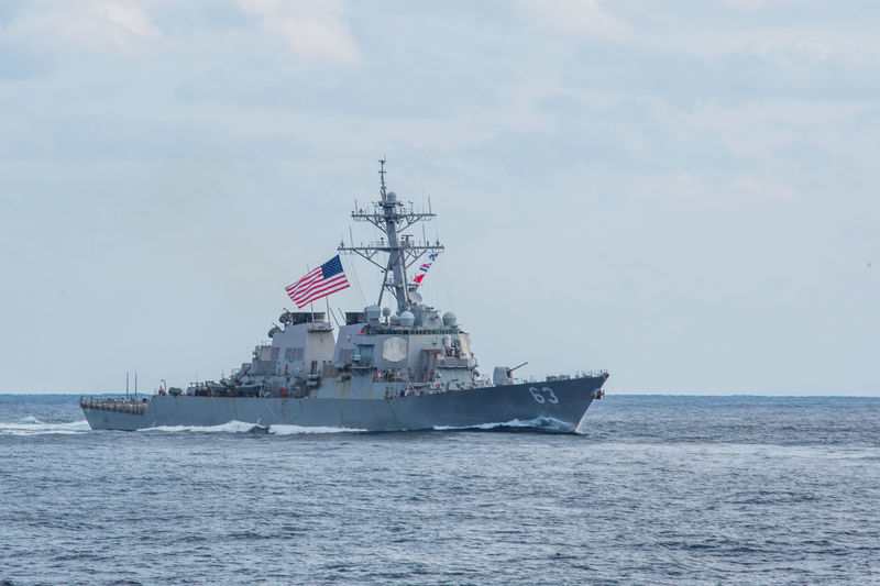 © Reuters. FOTO DE ARCHIVO: El destructor de misiles guiados USS Stethem (DDG 63) de la clase Arleigh Burke en el Pacífico occidental