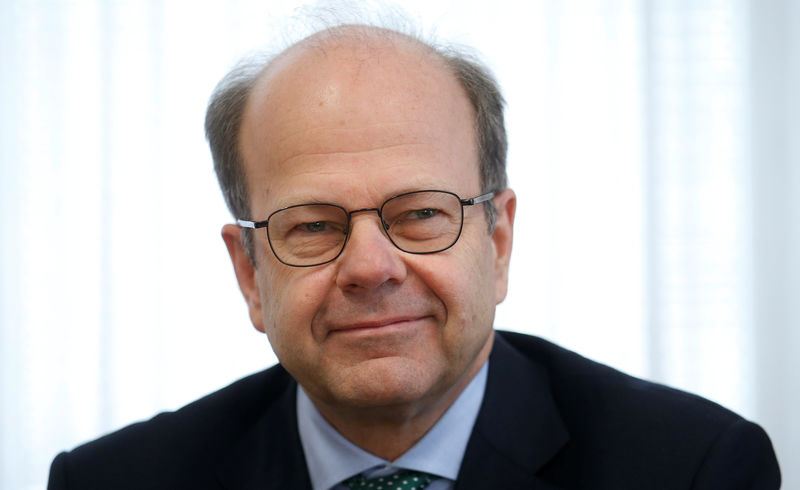 © Reuters. Austrian National Bank Vice Governor Ittner addresses a news conference in Vienna