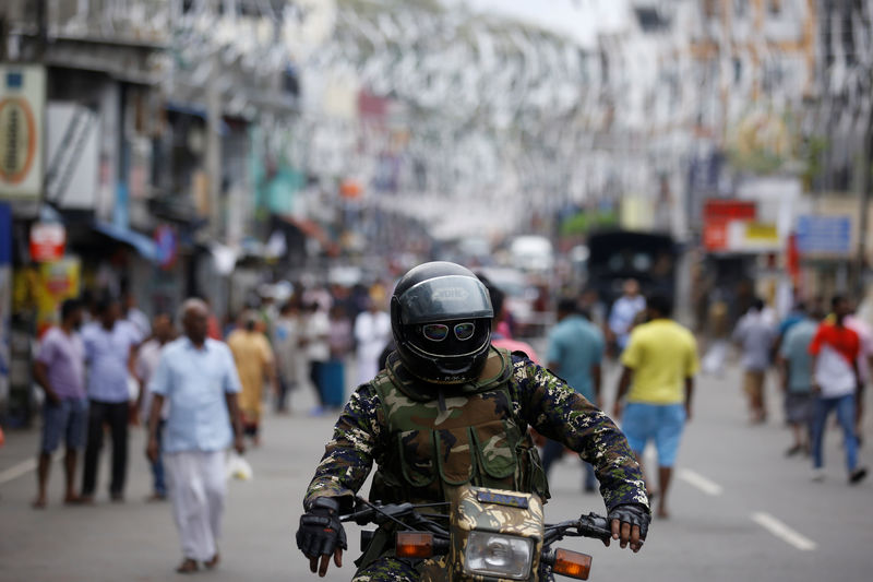 © Reuters. Sri Lanka en alerta por ataques de militantes vestidos con uniformes militares