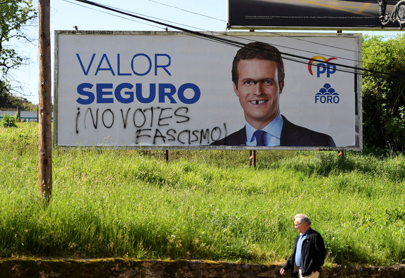 © Reuters. A poster of the candidate of the Popular Party (PP), Pablo Casado, is defaced with graffiti a day after the general elections, in Oviedo