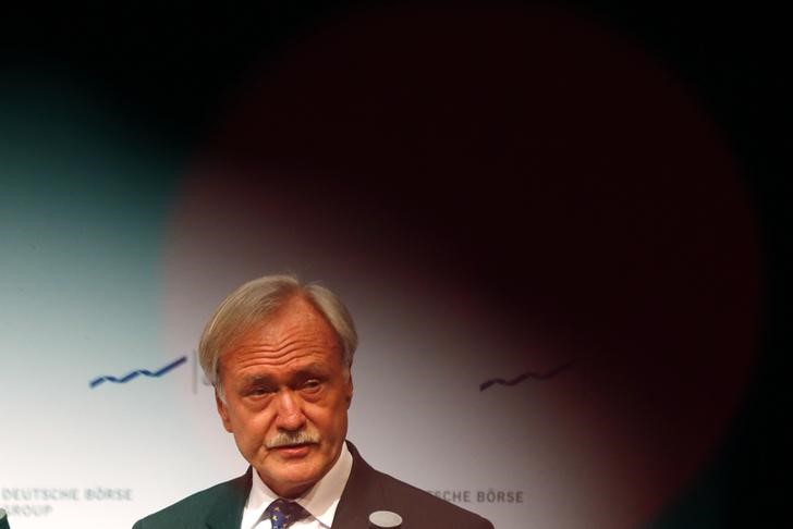 © Reuters. Chairman of the supervisory board of Deutsche Boerse AG Faber delivers a speech at the New Year reception of the German stock market in Eschborn near Frankfurt