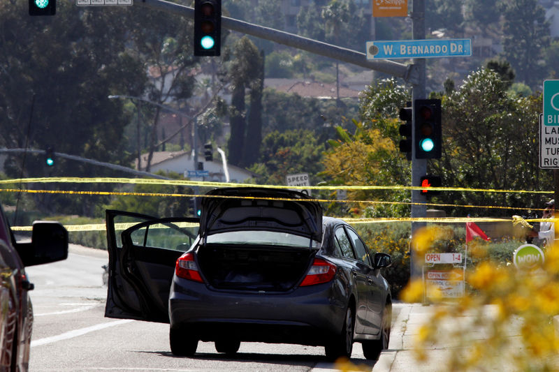 © Reuters. Carro que teria sido usado por atirador em sinagoga a norte de San Diego