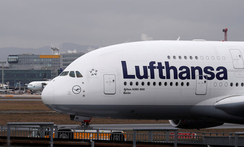 © Reuters. FILE PHOTO: An Airbus A380 of German air carrier Lufthansa is pulled for technical maintainance at the airport in Frankfur