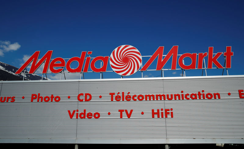 © Reuters. A logo is pictured on a Media Markt supermarket in Conthey near Sion