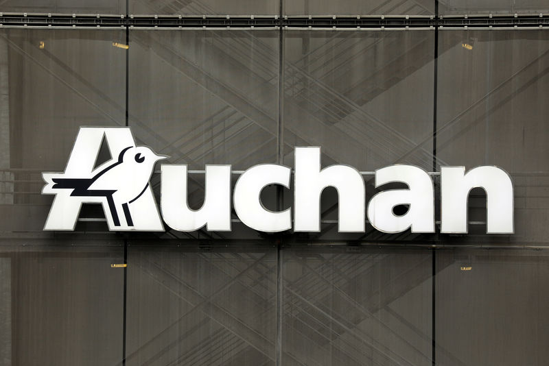 © Reuters. FILE PHOTO: The logo of French retailer Auchan is pictured on a shopping centre in La Defense at Courbevoie near Paris, France