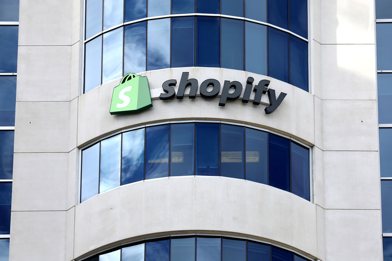 © Reuters. The logo of Shopify is seen outside its headquarters in Ottawa