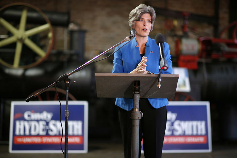 © Reuters. U.S. Senator Joni Ernst speaks during a campaign event for U.S. Senator Cindy Hyde-Smith in Meridian